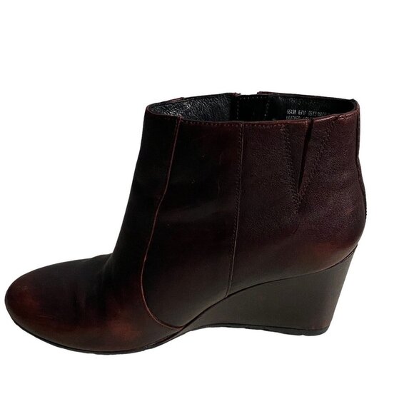 Clarks Women's Crystal Quartz Chelsea Burgundy Ankle Boots Sz 6.5 - Picture 3 of 8